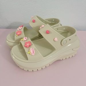 Flower mega crush crocs sandal platform w7 bone
